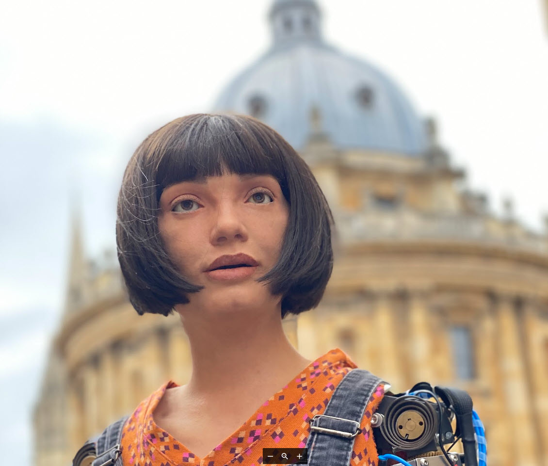 AiDa Humanoid in front of St Paul's